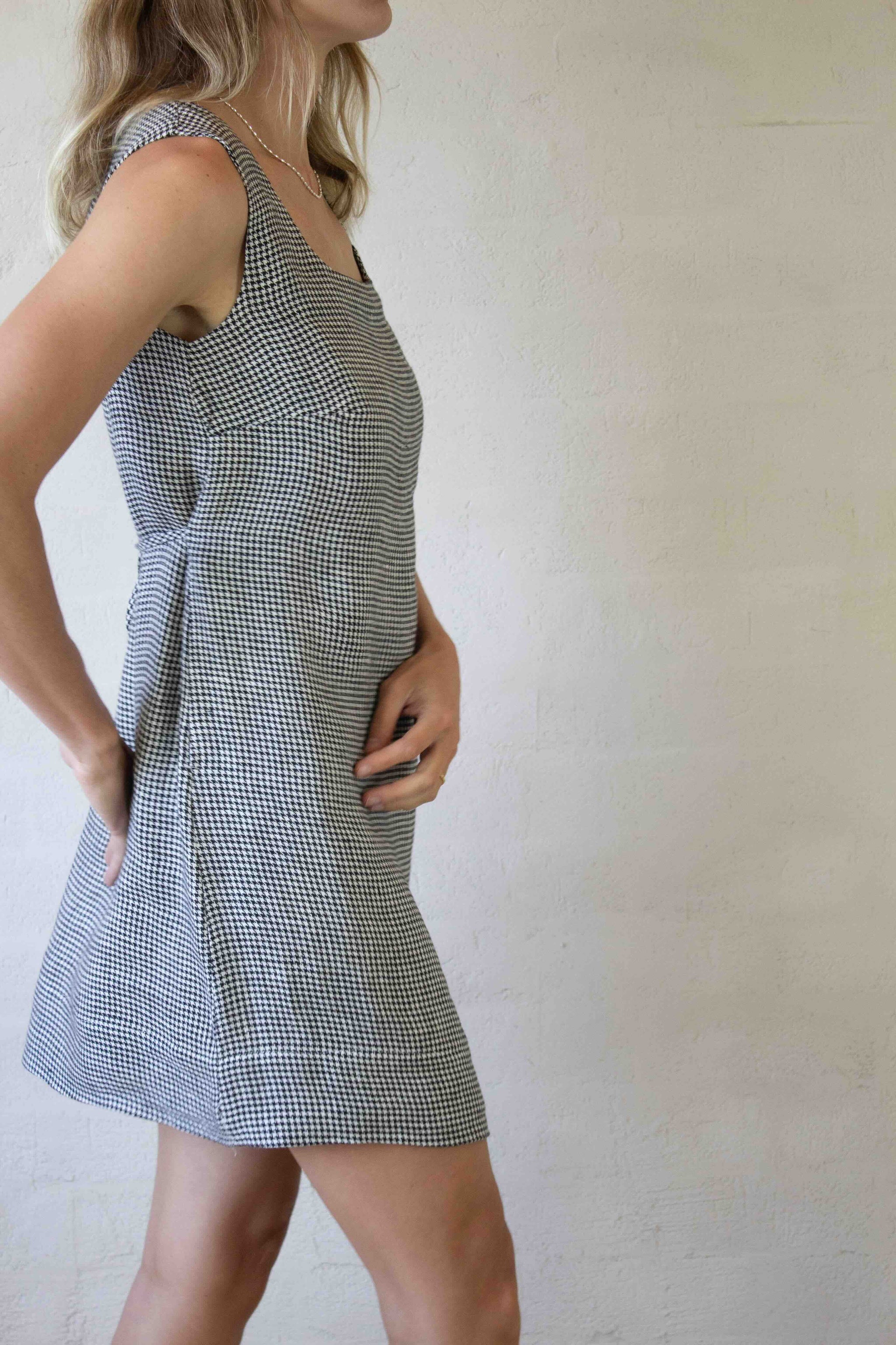 Poppy Dress - Linen Mini Dress in Black/White Houndstooth