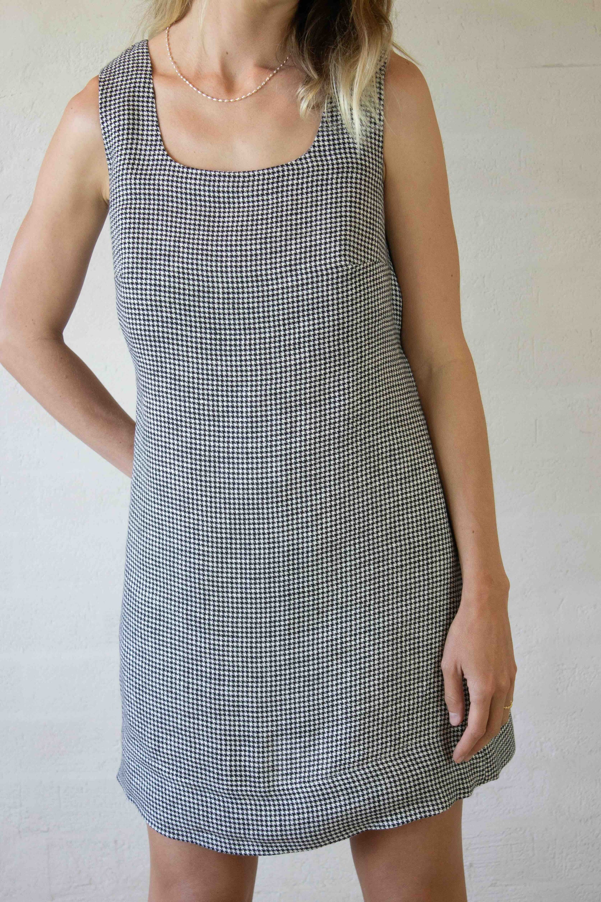 Poppy Dress - Linen Mini Dress in Black/White Houndstooth